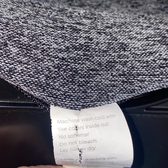 Fabletics Crop Top Stretchy / Med. - Picture 15 of 16